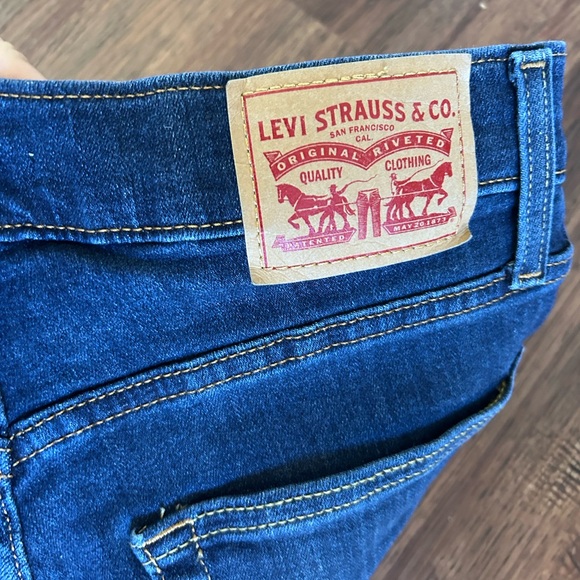 Levi’s High Rise Jeans - Picture 3 of 3